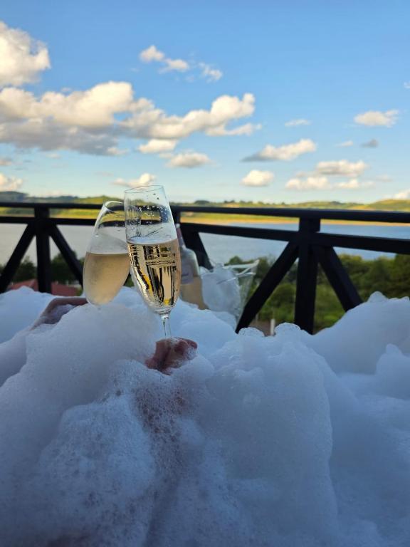 Hidromassagem romântica com vista para o Lago Machadinho