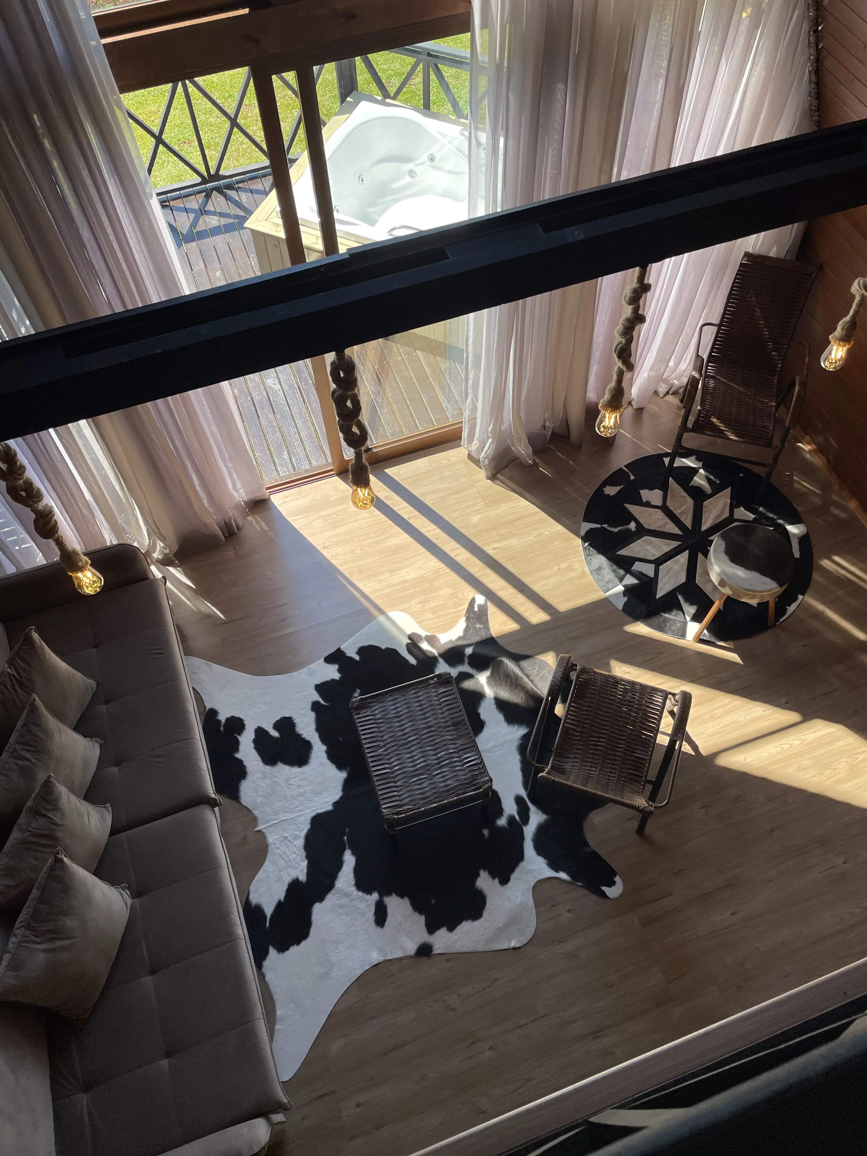 Sala com TV aconchegante na Cabana III
