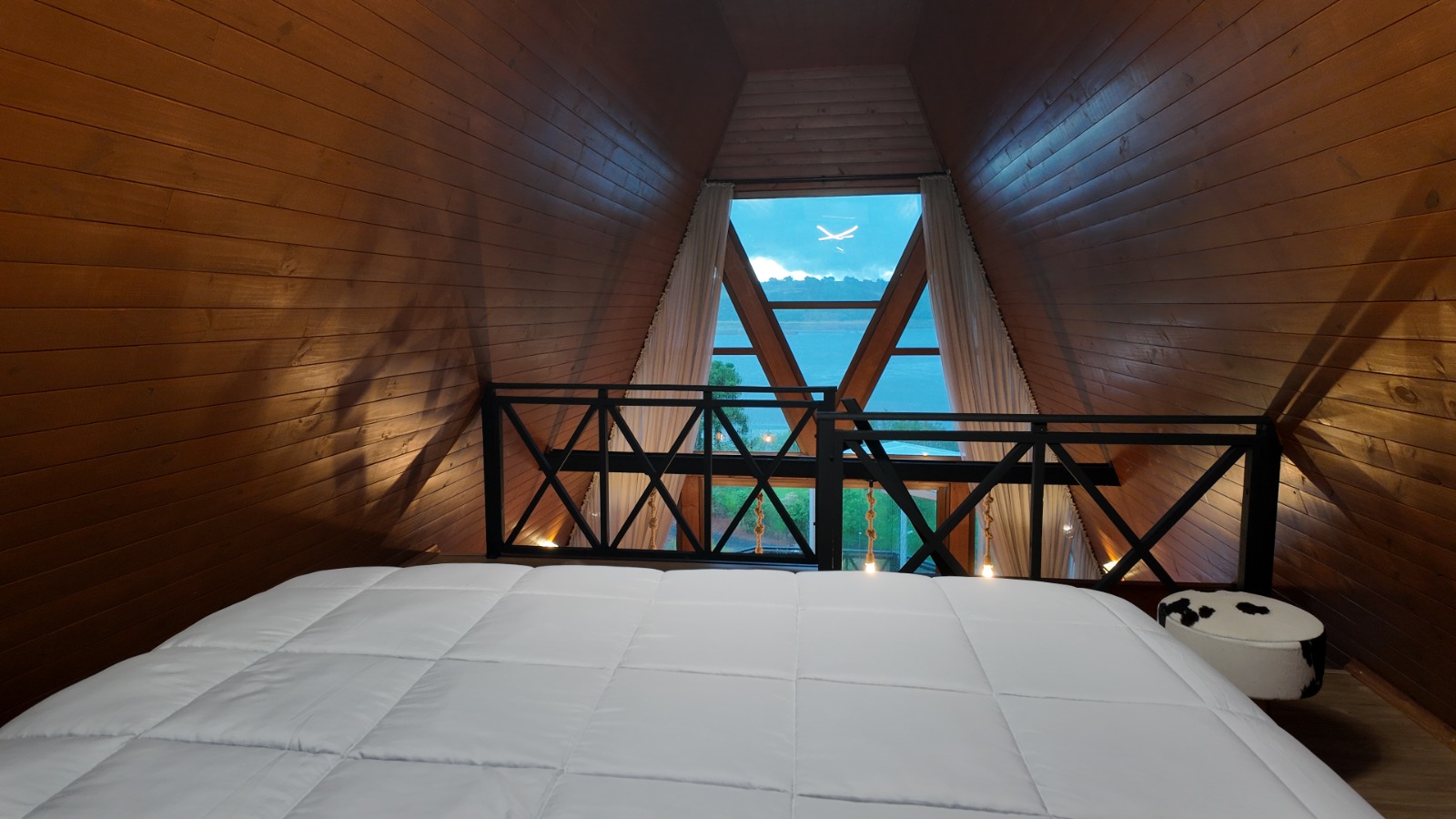 Quarto da Cabana I com cama confortável e decoração aconchegante